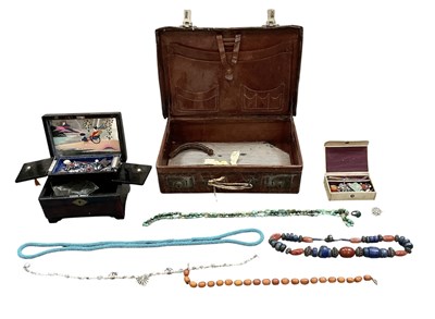 Lot 1534 - A quantity of assorted costume jewellery...