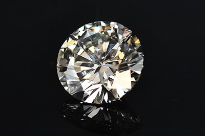 Lot 1527 - An IGI (International Gemological Institute)...