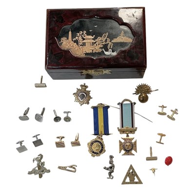 Lot 1549 - A small quantity of assorted costume jewellery...