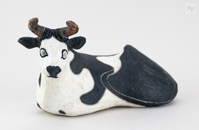 Lot 526 - ROSEMARY WREN (1922-2013) for Oxshott Pottery;...