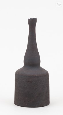 Lot 7 - AKIKO HIRAI (born 1970); a stoneware Morandi...