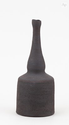 Lot 7 - AKIKO HIRAI (born 1970); a stoneware Morandi...