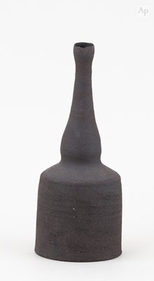 Lot 7 - AKIKO HIRAI (born 1970); a stoneware Morandi...
