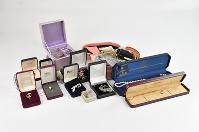 Lot 277 - A collection of assorted costume jewellery...