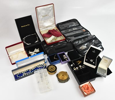 Lot 269 - A large collection of assorted costume...