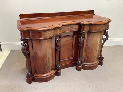 Lot 155 - A Victorian mahogany serpentine fronted...