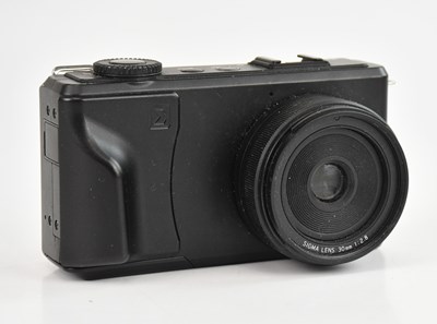 Lot 97 - SIGMA; a DP2 Merrill digital camera, with a...