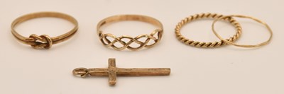 Lot 1224 - Four yellow metal bands and dress rings, all...