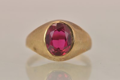 Lot 1342 - A gentleman's 9ct yellow gold signet ring with...