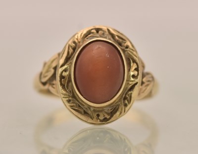 Lot 1286 - An 18ct yellow gold cabochon agate set ring,...