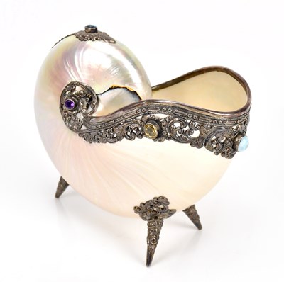 Lot 107 - A decorative nautilus pompilius shell cup,...