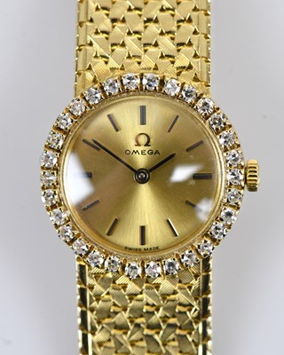 Lot 1116 - OMEGA; a good lady's 18ct gold cased...