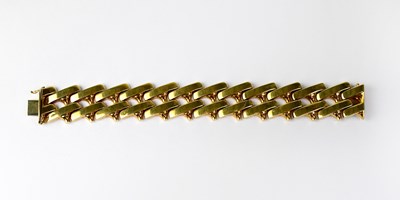 Lot 976 - An Italian 18ct yellow gold heavy link...