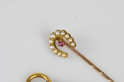 Lot 27 - A Victorian 15ct yellow gold seed pearl and...