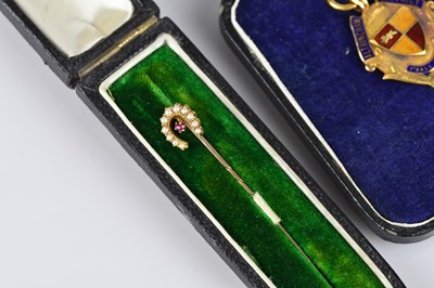 Lot 27 - A Victorian 15ct yellow gold seed pearl and...