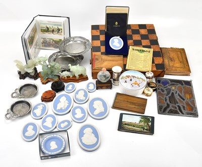 Lot 348 - A quantity of collectors' items including...
