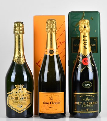Lot 2391 - CHAMPAGNE; a bottle of 1990 Moet & Chandon, 12....