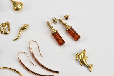 Lot 8 - A yellow metal heart shaped crossover pendant,...