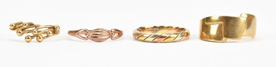 Lot 478 - An unusual 9ct yellow gold modernist effect...