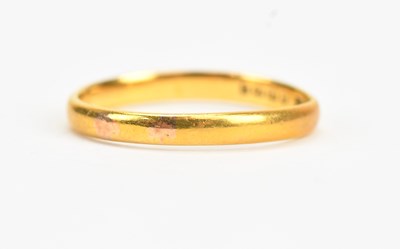 Lot 536 - A 22ct yellow gold wedding band, (af), size O,...