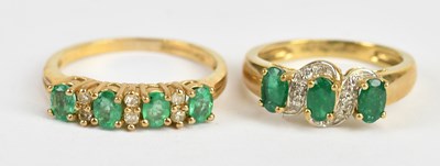 Lot 549 - A 9ct yellow gold diamond and emerald ten...