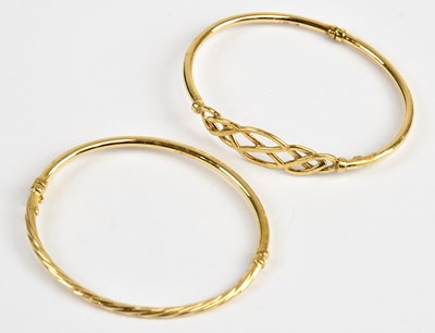 Lot 77 - Two 9ct yellow gold hinged snap bangles,...