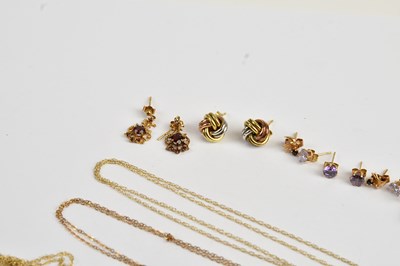 Lot 20 - A collection of 9ct gold and yellow metal...