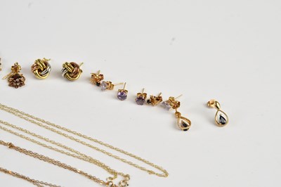 Lot 20 - A collection of 9ct gold and yellow metal...