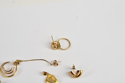 Lot 12 - A collection of 9ct gold and yellow metal...
