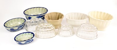 Lot 1330 - A small quantity of glass and ceramics jelly...