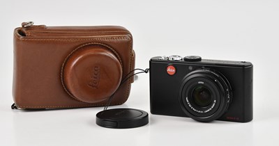 Lot 83 - LEICA; a D-LUX3 digital compact camera, with...
