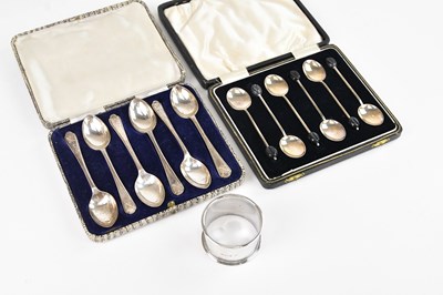 Lot 211 - WALKER & HALL; a cased set of six George V...