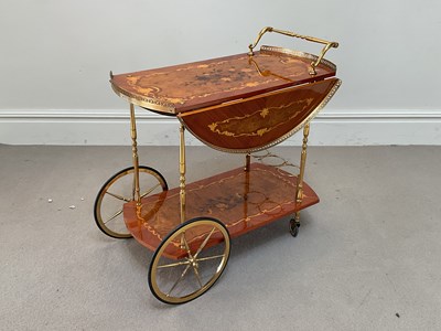 Lot 2101 - A c1960s/70s Italian Sorrento inlaid drop-leaf...