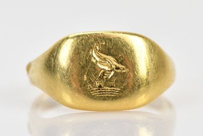 Lot 414 - An 18ct yellow gold signet ring, with engraved...
