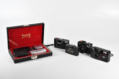 Lot 125 - A collection of cameras, comprising a boxed...