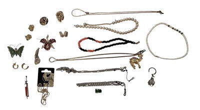 Lot 1555 - A small quantity of assorted costume jewellery...