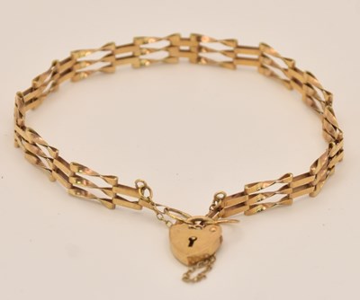 Lot 1516 - A 9ct yellow gold gate link bracelet with...