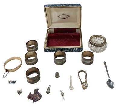 Lot 1557 - A small quantity of assorted costume jewellery...