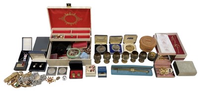 Lot 1543 - A large quantity of assorted costume jewellery,...