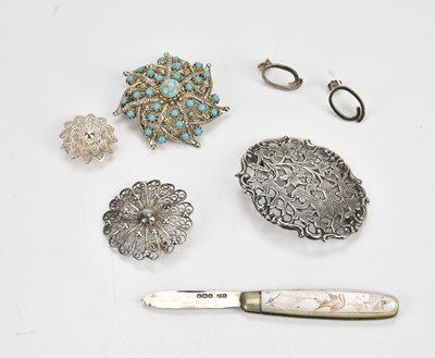 Lot 698 - A small collection of 925 and white metal...