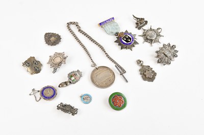 Lot 272 - A collection of hallmarked silver and white...