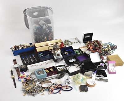 Lot 693 - An assortment of mostly modern costume...