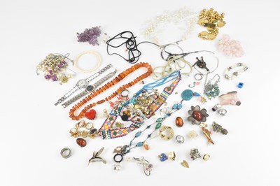 Lot 705 - Small collection of costume jewellery