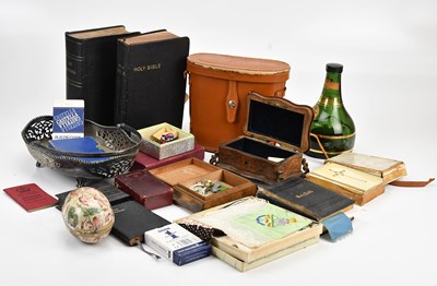 Lot 477 - A group of collectors' items including medals,...