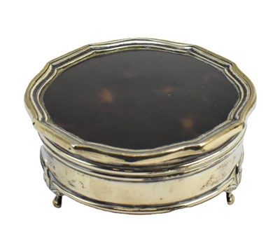 Lot 1164 - SYNYER & BEDDOES; a George V hallmarked silver...