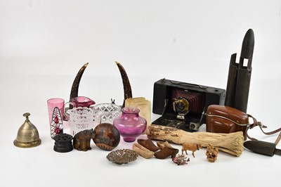Lot 2217 - An assortment of collectors' items including...