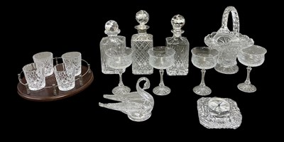 Lot 636 - A small quantity of assorted cut and crystal...