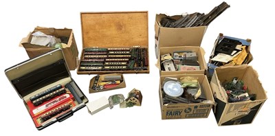 Lot 486 - A large quantity of Hornby and Tri-ang OO...