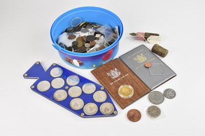 Lot 639 - A collection of mixed coinage, including...