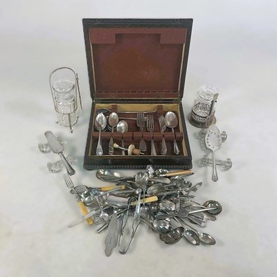 Lot 738 - A quantity of plated ware, to include flatware...